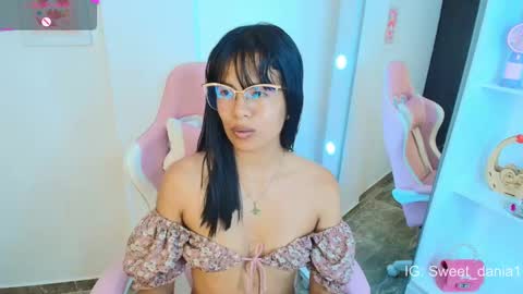 sweet_dania_ online show from 03-04-25, 06:47