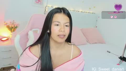 sweet_dania_ online show from 09-21-25, 03:52