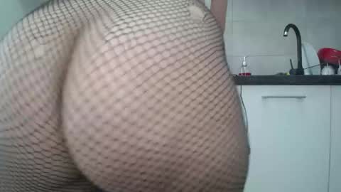 Snapshot of sweet_ella chatting on 01-14-25, 10:38           online show from 01-14-25, 10:38