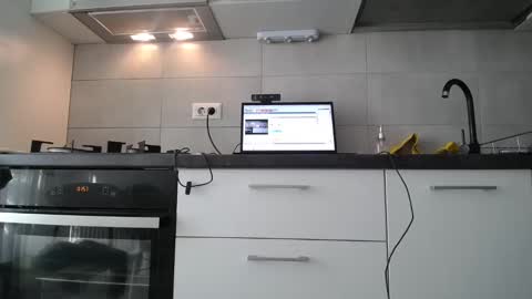 Snapshot of sweet_ella chatting on 01-20-25, 10:29           online show from 01-20-25, 10:29