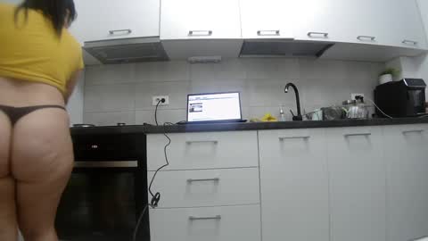 Snapshot of sweet_ella chatting on 01-26-25, 08:23           online show from 01-26-25, 08:23