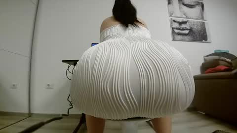 Snapshot of sweet_ella chatting on 02-20-25, 05:23           online show from 02-20-25, 05:23