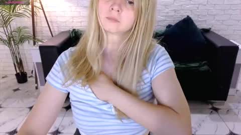 Emily online show from 10-04-25, 06:22