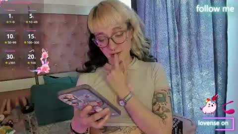 Snapshot of sweet_emmili chatting on 06-03-26, 02:33 emmili online show from 06-03-26, 02:33