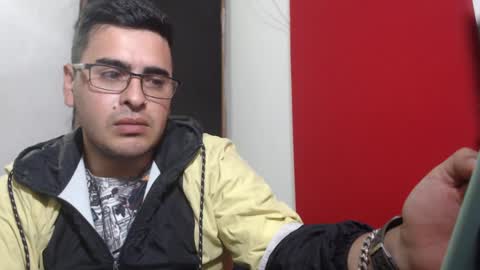Snapshot of sweet_fantasy_couple chatting on 01-29-25, 01:27 sweet_fantasy_couple online show from 01-29-25, 01:27
