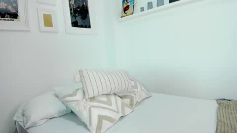 Miss Thang online show from 11-18-25, 08:24