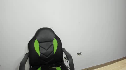 Snapshot of sweet_hann chatting on 02-15-25, 10:10 Hanna online show from 02-15-25, 10:10