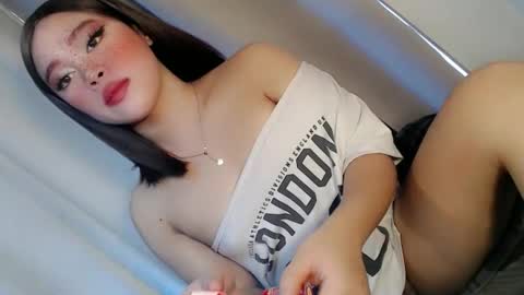 Snapshot of sweet_honeylove chatting on 06-03-26, 02:03 Anisha online show from 06-03-26, 02:03