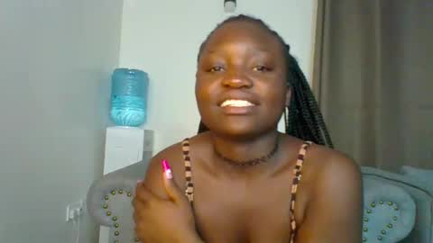 Snapshot of sweet_jenica chatting on 01-14-25, 04:47 ESTHER NEEMA online show from 01-14-25, 04:47