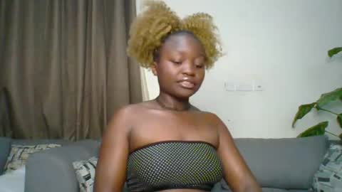 Snapshot of sweet_jenica chatting on 06-22-26, 04:20 ESTHER NEEMA online show from 06-22-26, 04:20