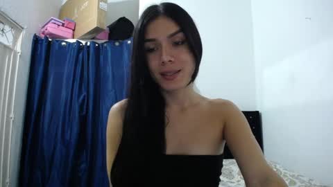 Snapshot of sweet_lady_16 chatting on 10-21-25, 02:56 Lady online show from 10-21-25, 02:56