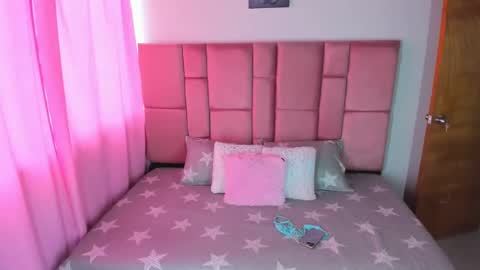 Snapshot of sweet_latiinas chatting on 01-31-25, 06:36 Kathe and Scarlett online show from 01-31-25, 06:36