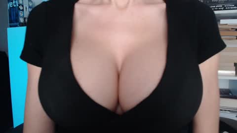 Jen online show from 02-25-26, 05:39