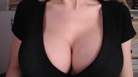 Snapshot of sweet_lil_thing chatting on 05-29-26, 07:28 Jen online show from 05-29-26, 07:28