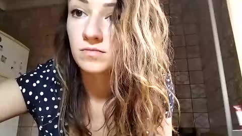 Snapshot of sweet_lilgirl_x chatting on 02-09-25, 08:22 Anna online show from 02-09-25, 08:22