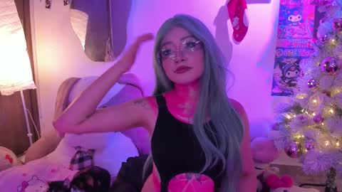 Snapshot of sweet_lilly_sweet chatting on 12-01-25, 12:48 sweet_lilly_sweet online show from 12-01-25, 12:48