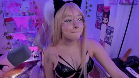 Snapshot of sweet_lilly_sweet chatting on 05-28-26, 01:14 sweet_lilly_sweet online show from 05-28-26, 01:14