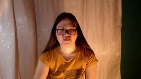 Snapshot of sweet_loverxxx chatting on 09-23-25, 04:32 Dimple online show from 09-23-25, 04:32