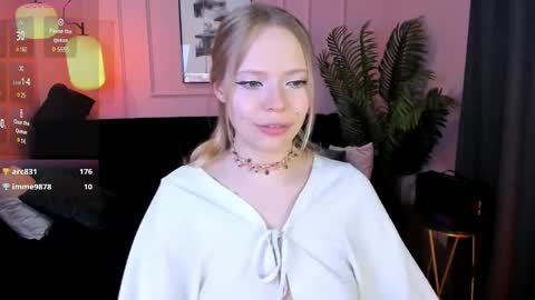 Lucy online show from 04-25-26, 01:41