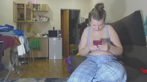 Snapshot of sweet_martinique chatting on 10-28-25, 09:35 TexasPAWG101 online show from 10-28-25, 09:35