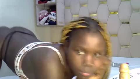 Snapshot of sweet_melodiyy chatting on 04-10-26, 05:17 sweet_melodiyy online show from 04-10-26, 05:17