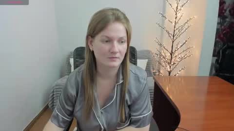 Snapshot of sweet_melody_of_ur_heart chatting on 12-20-25, 06:48 Mila online show from 12-20-25, 06:48