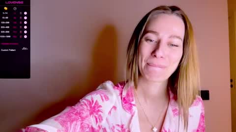 Snapshot of sweet_mia_91 chatting on 03-02-25, 03:59 Mia online show from 03-02-25, 03:59