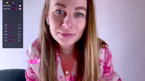 Snapshot of sweet_mia_91 chatting on 03-09-25, 10:30 Mia online show from 03-09-25, 10:30