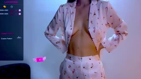 Snapshot of sweet_mia_91 chatting on 09-12-25, 05:13 Mia online show from 09-12-25, 05:13