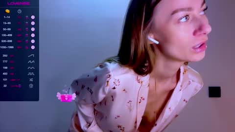 Snapshot of sweet_mia_91 chatting on 10-11-25, 12:04 Mia online show from 10-11-25, 12:04