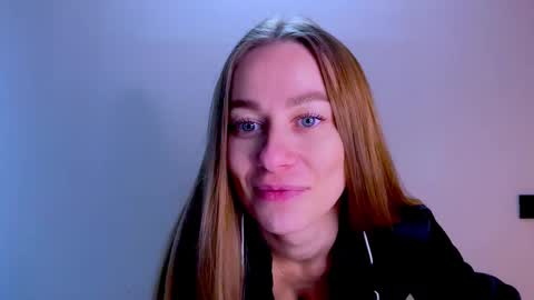 Snapshot of sweet_mia_91 chatting on 10-15-25, 11:21 Mia online show from 10-15-25, 11:21