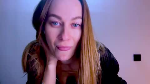 Snapshot of sweet_mia_91 chatting on 10-20-25, 08:09 Mia online show from 10-20-25, 08:09