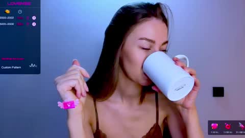 Mia online show from 04-26-26, 10:57