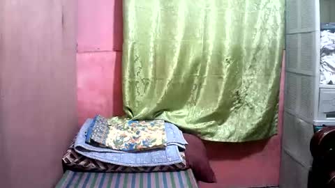 sweet_milkshake2004 online show from 10-08-25, 02:09