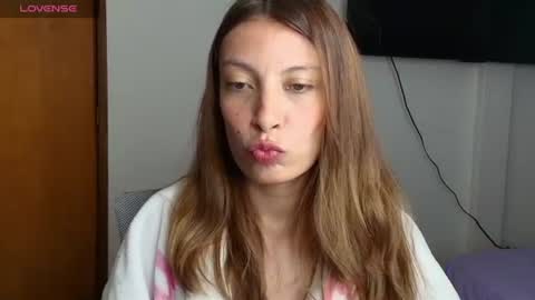 Snapshot of sweet_moon_v_ chatting on 06-16-26, 02:03 sweet_moon_v_ online show from 06-16-26, 02:03