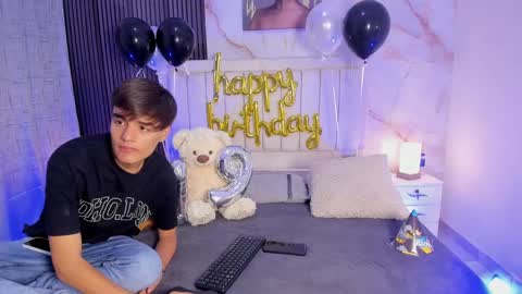 Snapshot of sweet_petter chatting on 09-12-25, 01:22 Petter online show from 09-12-25, 01:22