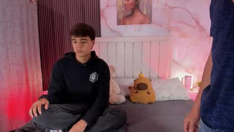 Snapshot of sweet_petter chatting on 10-13-25, 12:38 Petter online show from 10-13-25, 12:38