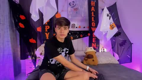 Snapshot of sweet_petter chatting on 10-22-25, 12:49 Petter online show from 10-22-25, 12:49