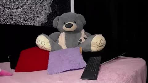 Snapshot of sweet_poisson_ chatting on 02-03-25, 05:03 MONIK online show from 02-03-25, 05:03