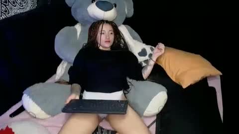 Snapshot of sweet_poisson_ chatting on 02-05-25, 06:35 MONIK online show from 02-05-25, 06:35
