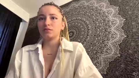 Snapshot of sweet_poisson_ chatting on 05-23-26, 07:07 MONIK online show from 05-23-26, 07:07