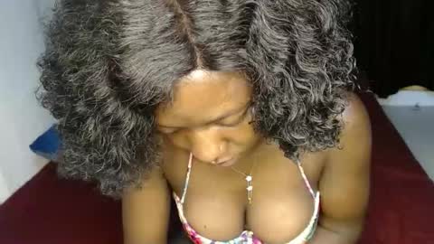 Snapshot of sweet_sherie chatting on 03-21-26, 12:04 ellanah Tracie online show from 03-21-26, 12:04