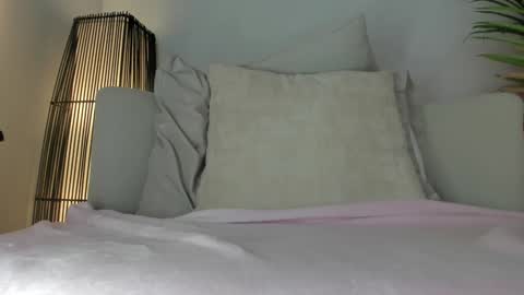 Adeline  online show from 11-21-25, 05:00