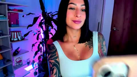 sophie leone online show from 10-19-25, 01:39