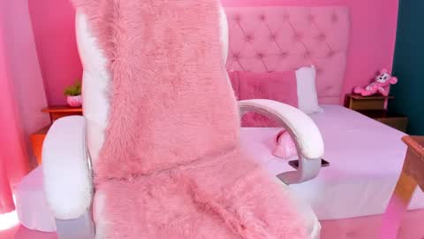 Yeileen online show from 02-18-25, 04:05