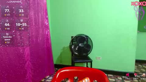 Snapshot of sweet_stormy_x chatting on 11-27-25, 04:47 kim online show from 11-27-25, 04:47