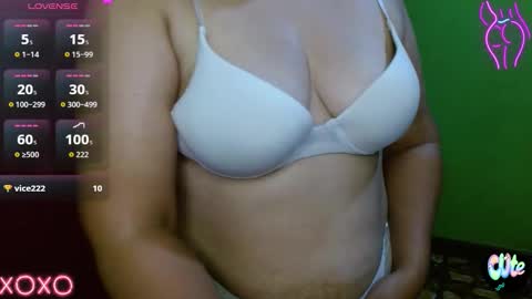 Snapshot of sweet_stormy_x chatting on 03-07-26, 03:47 kim online show from 03-07-26, 03:47