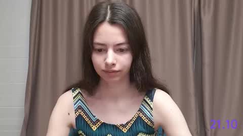 Snapshot of sweet_sweet_angel chatting on 10-21-25, 07:20 Angel online show from 10-21-25, 07:20