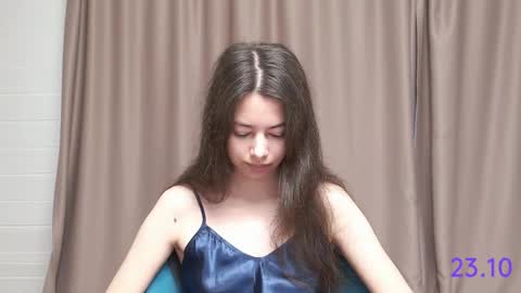 Snapshot of sweet_sweet_angel chatting on 10-23-25, 07:29 Angel online show from 10-23-25, 07:29