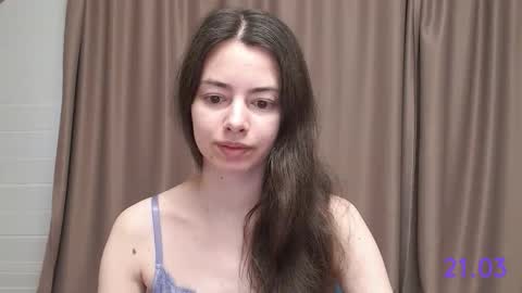 Snapshot of sweet_sweet_angel chatting on 03-21-26, 05:23 Angel online show from 03-21-26, 05:23